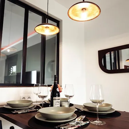 Royale Lumineux Jacuzzi Parking Prive Apartment *
