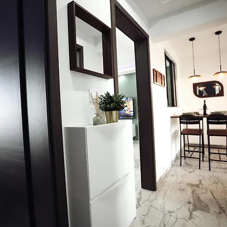 Апартаменты Royale Lumineux Jacuzzi Parking Prive