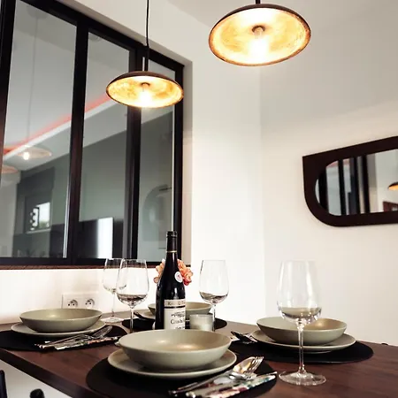 Royale Lumineux Jacuzzi Parking Prive Апартаменты