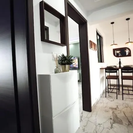 Royale Lumineux Jacuzzi Parking Prive Апартаменты *