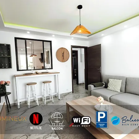 Апартаменты Royale Lumineux Jacuzzi Parking Prive